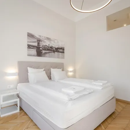 City Block Apartment *