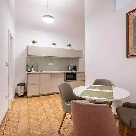 City Block Apartment *