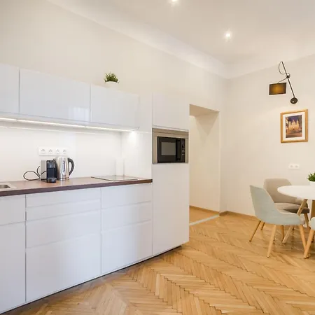 City Block Apartment *